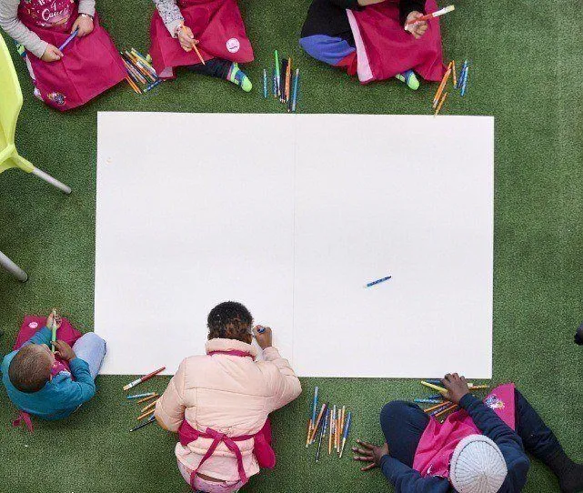 Kids Decorating an empty canvas 1