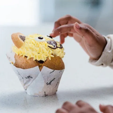 Touching a Muffin